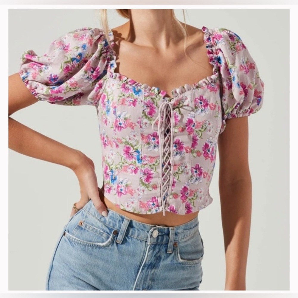 Astr Lace Up Puff Sleeve Top Medium